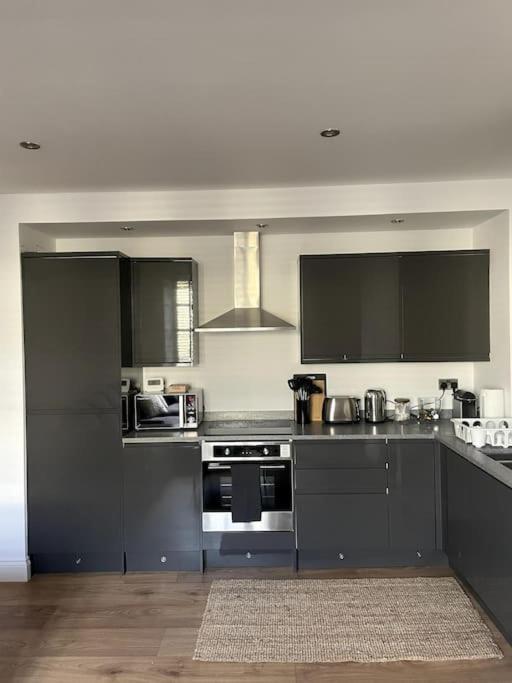 Abergavenny Center 2-Bed Flat Apartment Exterior photo